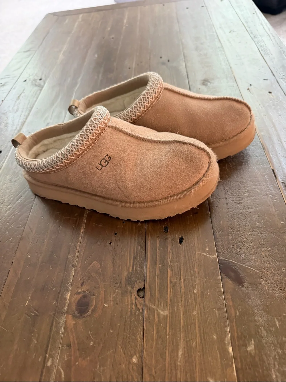 UGG Kids Slip-On Tazz Slippers in Sand Size 4
